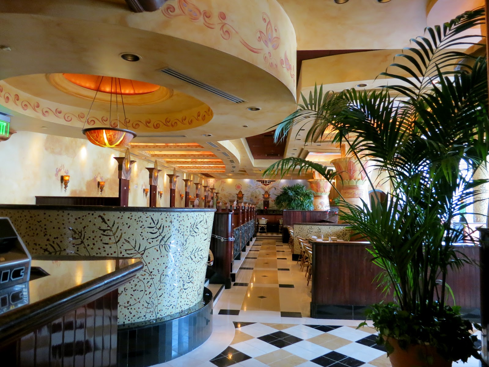 Casual dining at The Cheesecake Factory | Legacy Village